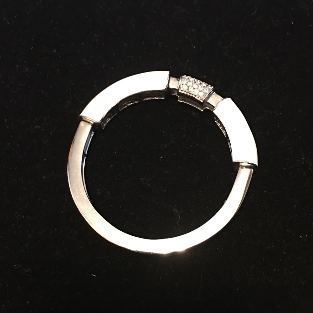 💝 Lia Sophia white bracelet